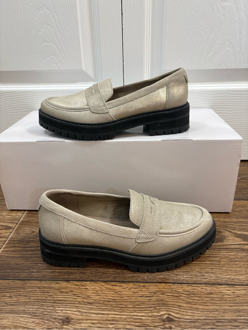 TOMS Leather Metallic Penny Loafers Lug Sole Slip On Flats Women’s Size 8